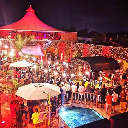 Hacienda Plaza Hotel Pereybere Beach Eksteriør billede