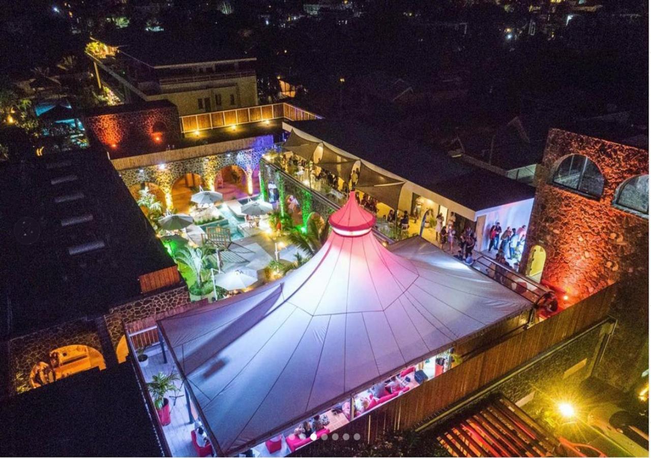Hacienda Plaza Hotel Pereybere Beach Eksteriør billede