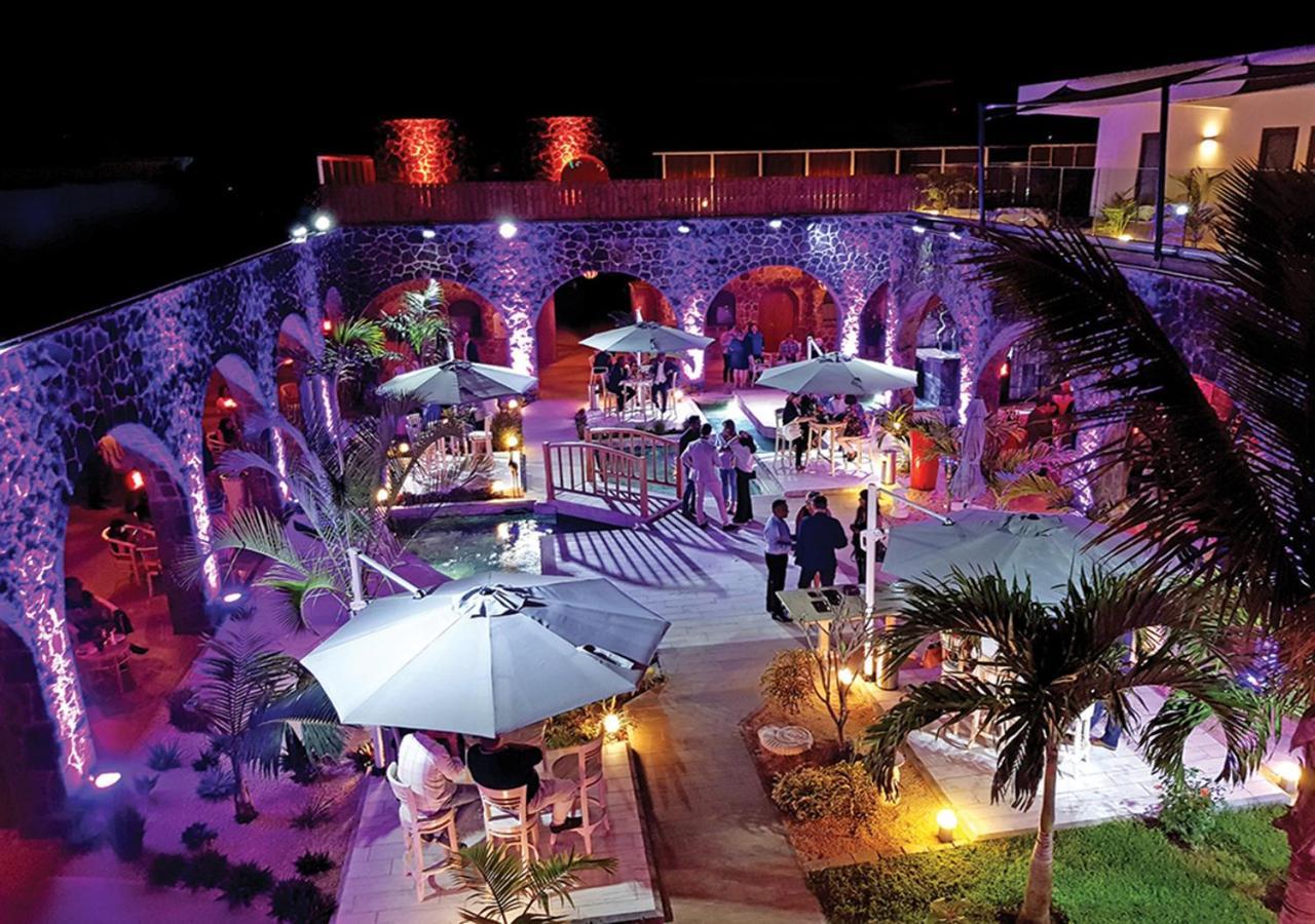 Hacienda Plaza Hotel Pereybere Beach Eksteriør billede