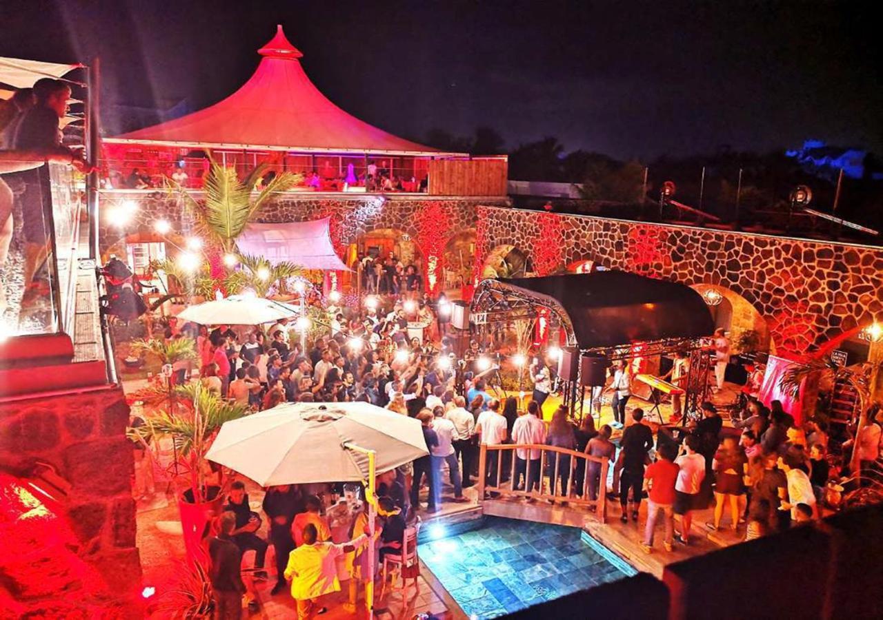 Hacienda Plaza Hotel Pereybere Beach Eksteriør billede