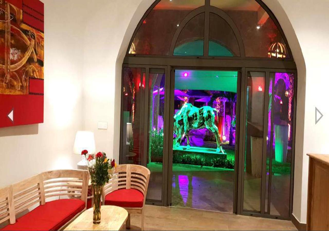 Hacienda Plaza Hotel Pereybere Beach Eksteriør billede