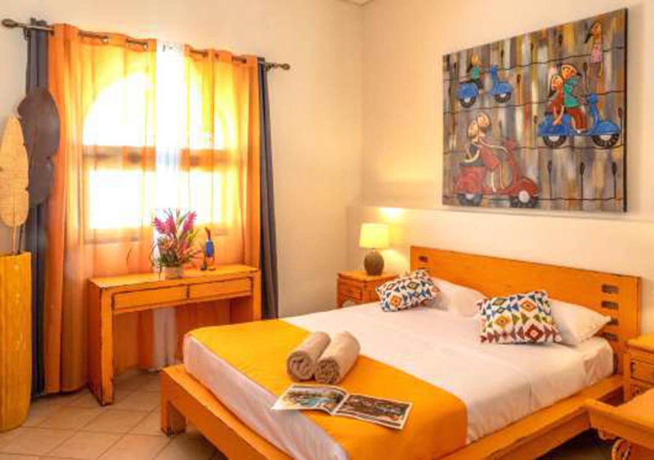 Hacienda Plaza Hotel Pereybere Beach Eksteriør billede
