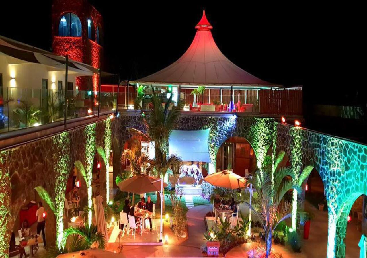 Hacienda Plaza Hotel Pereybere Beach Eksteriør billede
