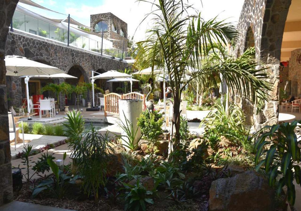 Hacienda Plaza Hotel Pereybere Beach Eksteriør billede