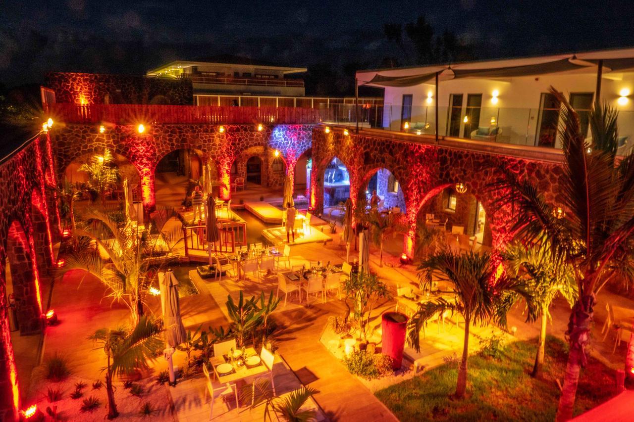 Hacienda Plaza Hotel Pereybere Beach Eksteriør billede