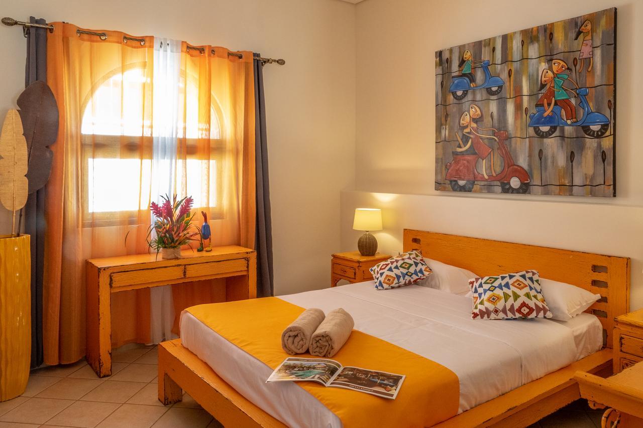 Hacienda Plaza Hotel Pereybere Beach Eksteriør billede