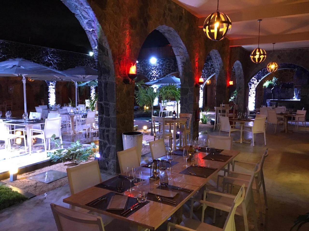 Hacienda Plaza Hotel Pereybere Beach Eksteriør billede