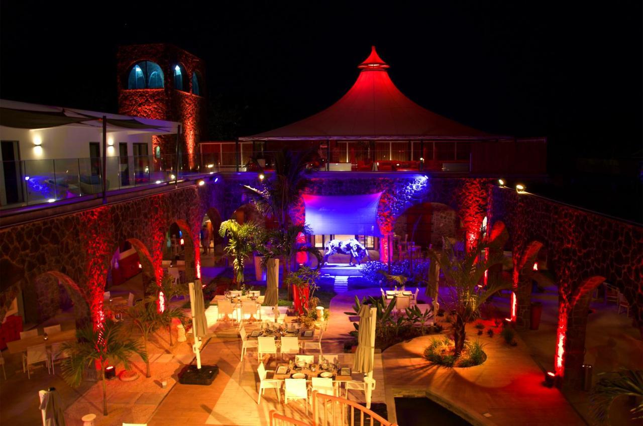 Hacienda Plaza Hotel Pereybere Beach Eksteriør billede