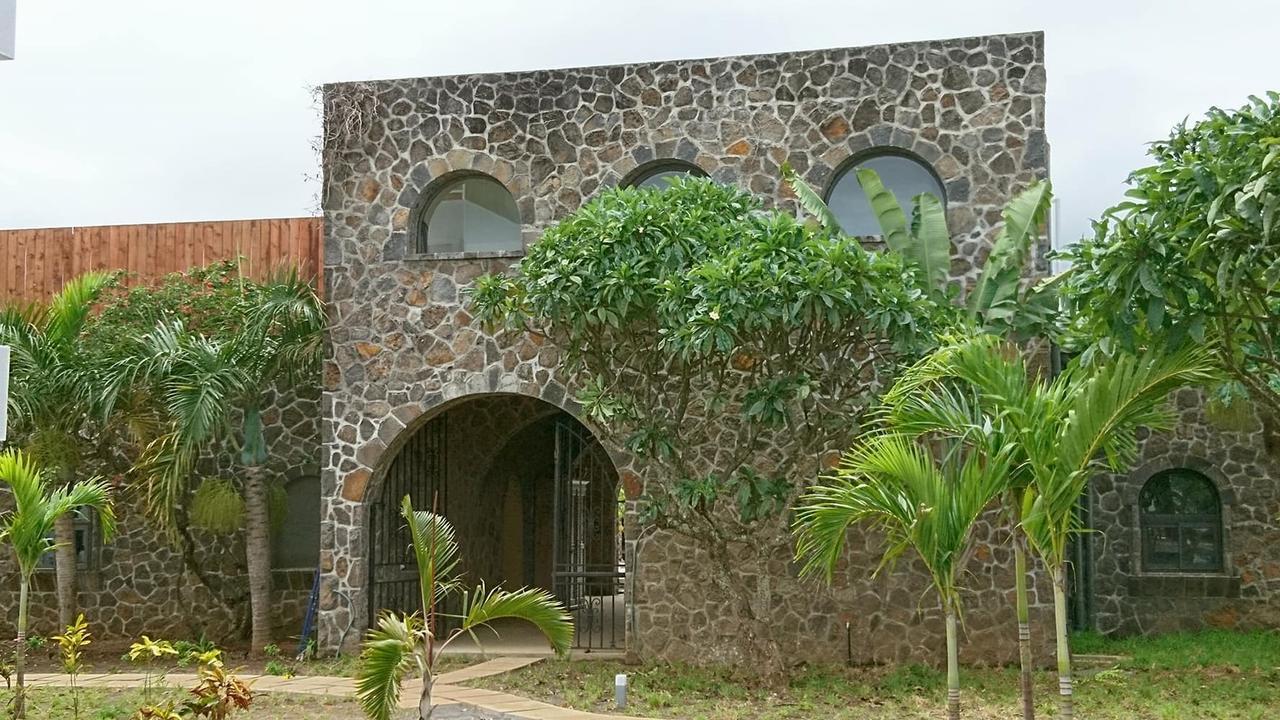 Hacienda Plaza Hotel Pereybere Beach Eksteriør billede