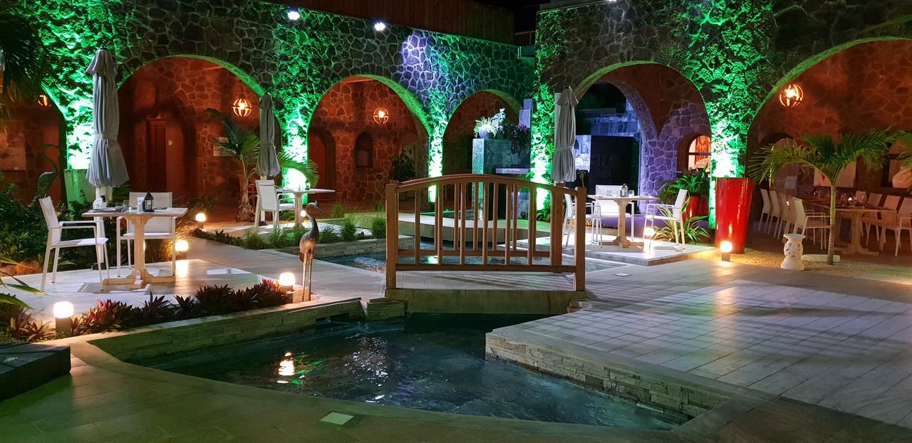 Hacienda Plaza Hotel Pereybere Beach Eksteriør billede