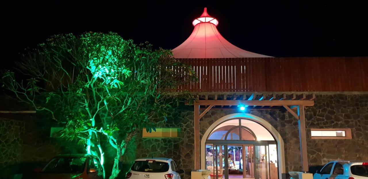 Hacienda Plaza Hotel Pereybere Beach Eksteriør billede