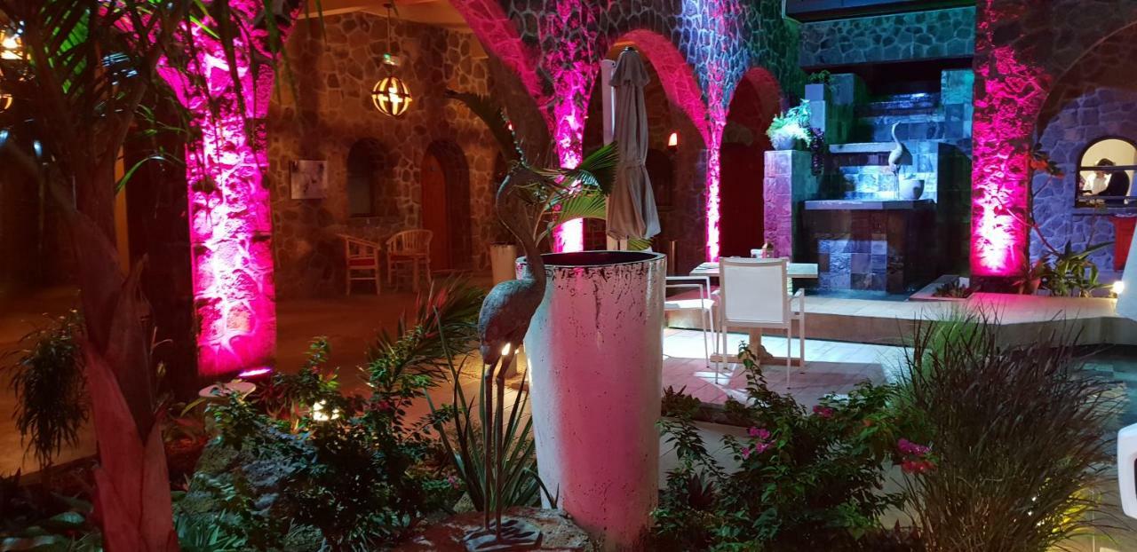 Hacienda Plaza Hotel Pereybere Beach Eksteriør billede