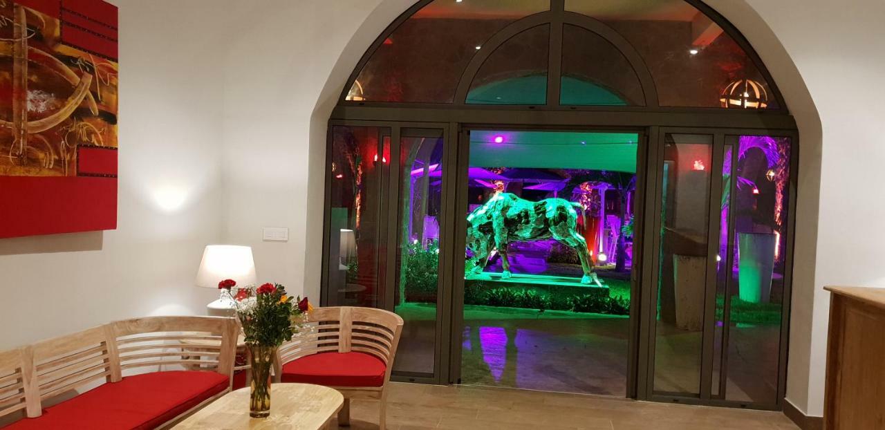 Hacienda Plaza Hotel Pereybere Beach Eksteriør billede