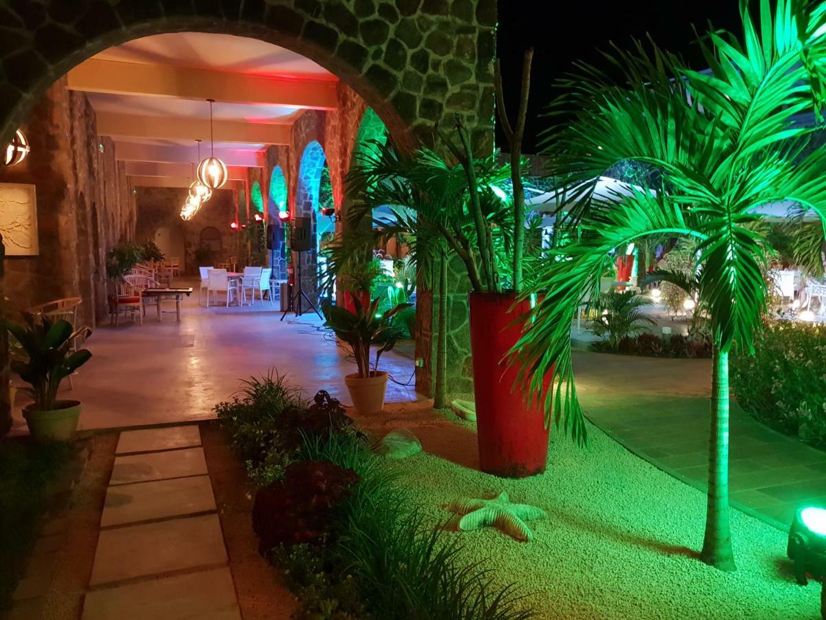 Hacienda Plaza Hotel Pereybere Beach Eksteriør billede