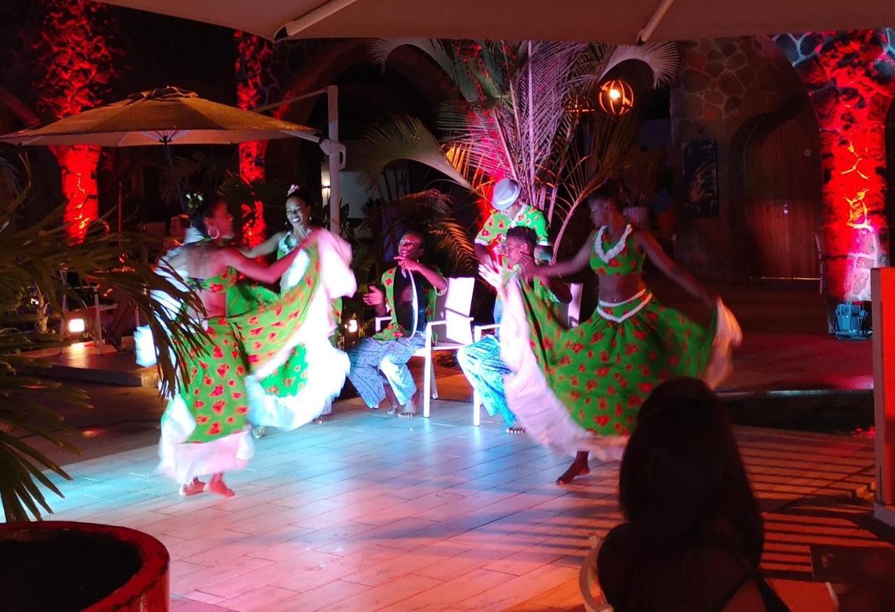 Hacienda Plaza Hotel Pereybere Beach Eksteriør billede